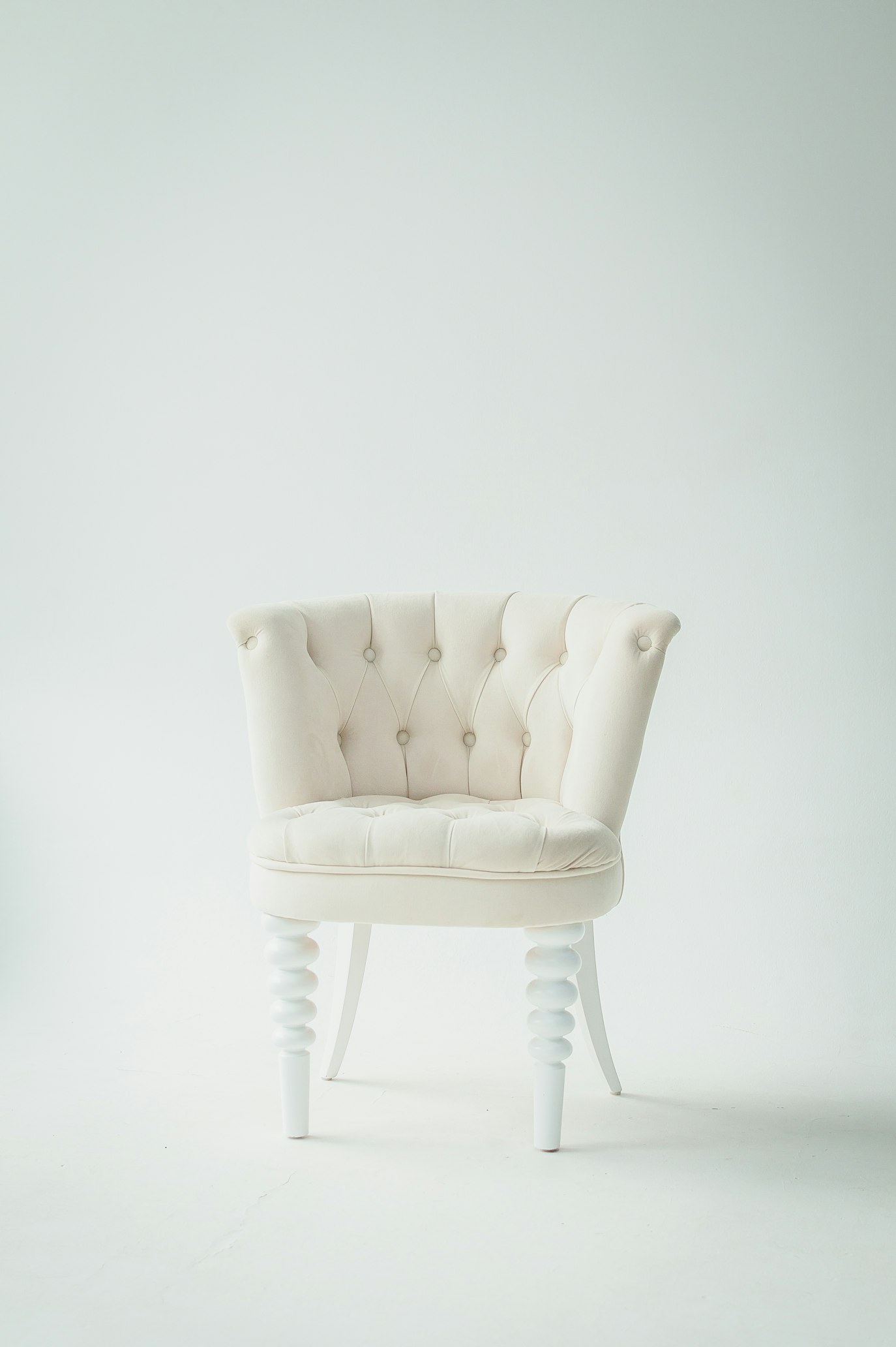 Modern Lounge Chair - Image 2